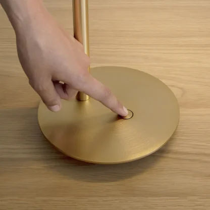 VI OMNI TABLE LAMP W/ USB CHARGING - Image 8